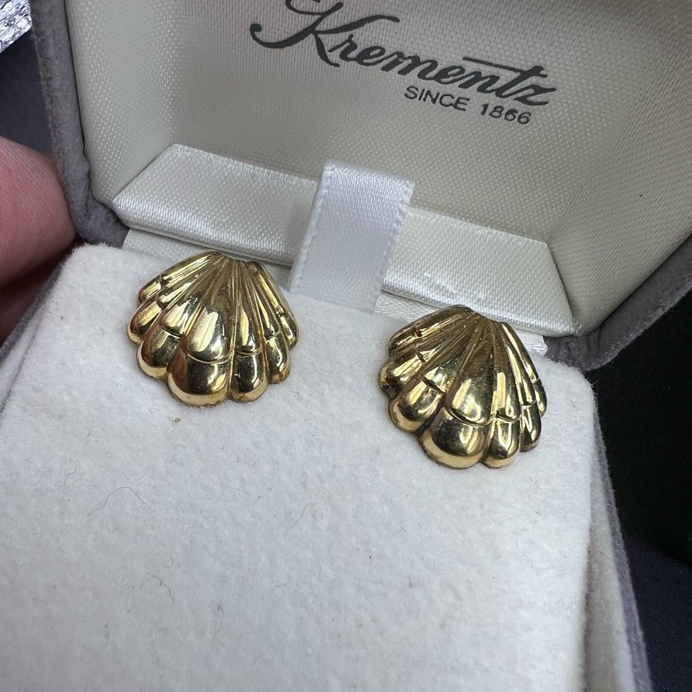 Krementz two layer shell 14kt gold overlay clip earrings with orig box Vintage